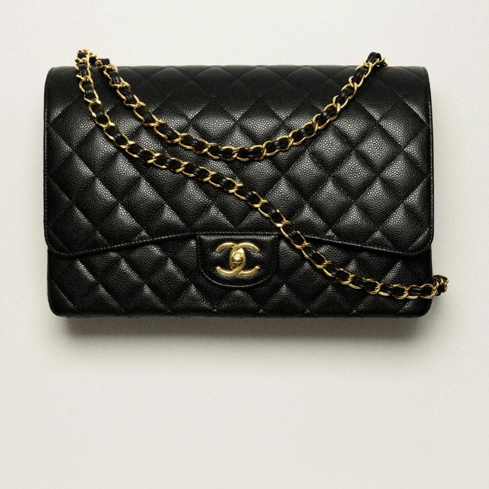 CHANEL Black Quilted Shoulder Bag with Gold Chain - Picture 3 of 6